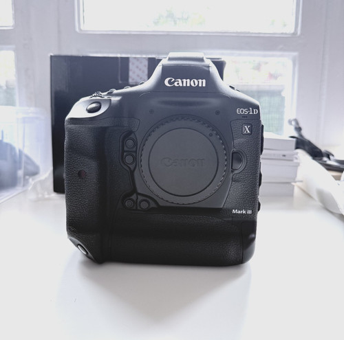 Neuf canon eos 1dx - iii, 0